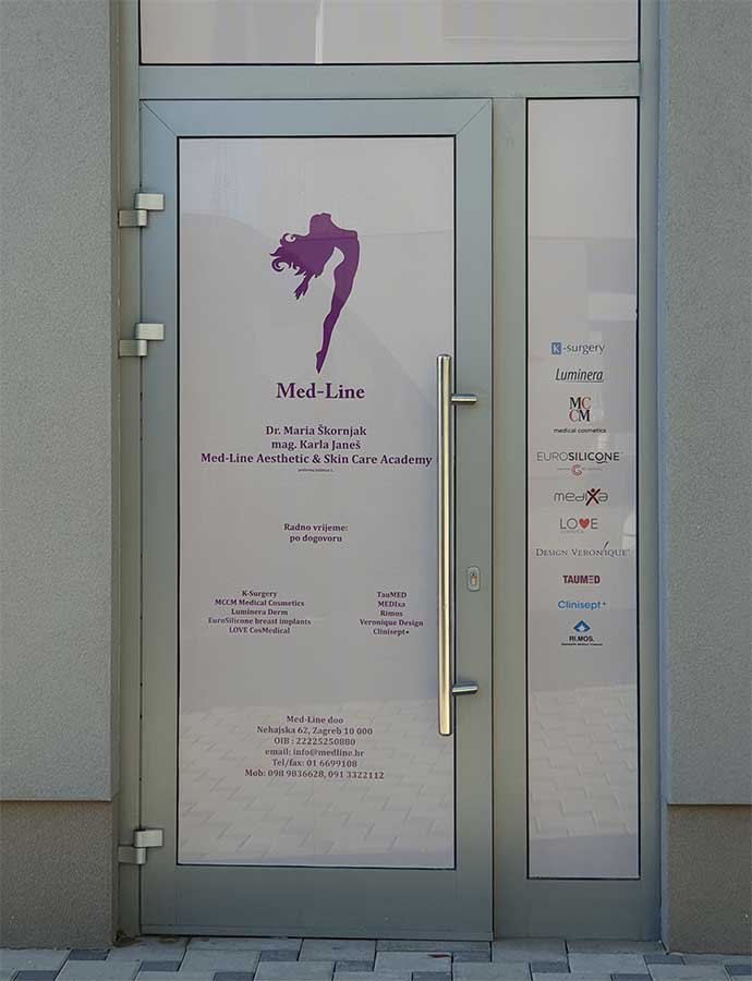 Izlog oslikan print grafikom Izlog oslikan print grafikom